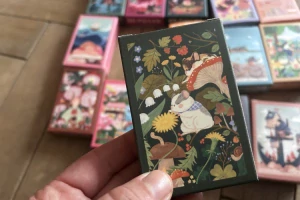 Puzzle do kapsy Myši na jaře (99 dílků, 10 x 14 cm) 