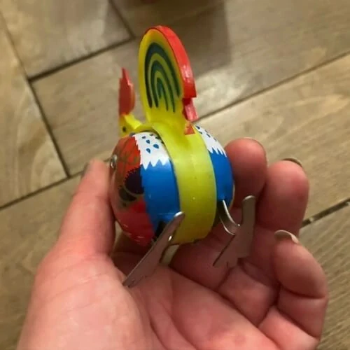 Plechový kohoutek na klíček - s plastovým zobáčkem a ocáskem