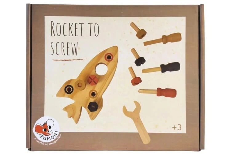 Dřevěná raketa se šroubky a nástroji