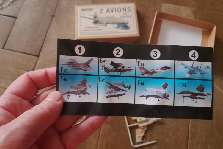 Dvě stíhací letadla - model