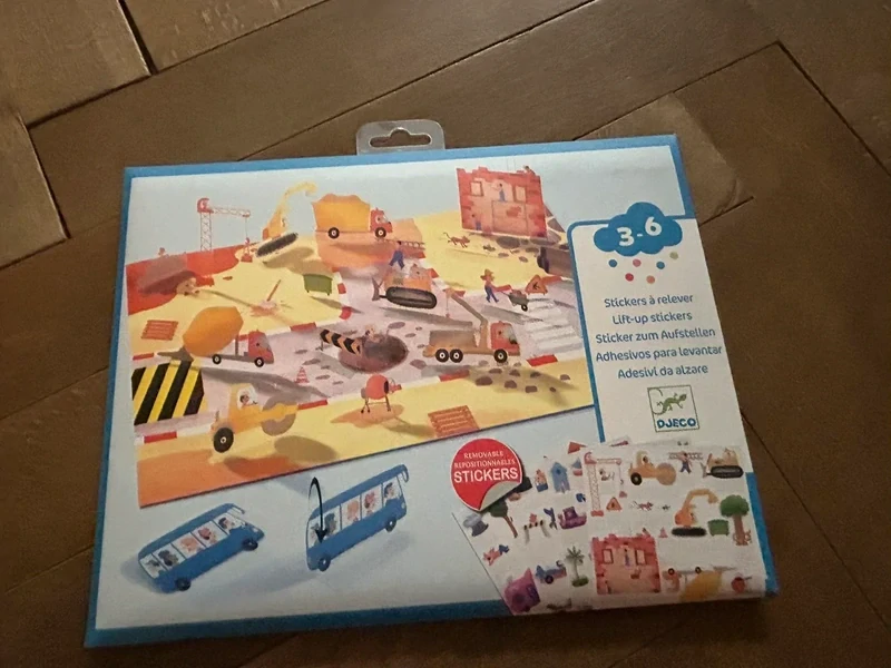   Dj647S - Samolepky auta Djeco - novinka; 3D, opakovatelně použitelné