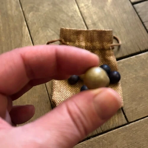 Hliněnky (10 ks) v jutovém pytlíčku modrá – žlutá (V2)