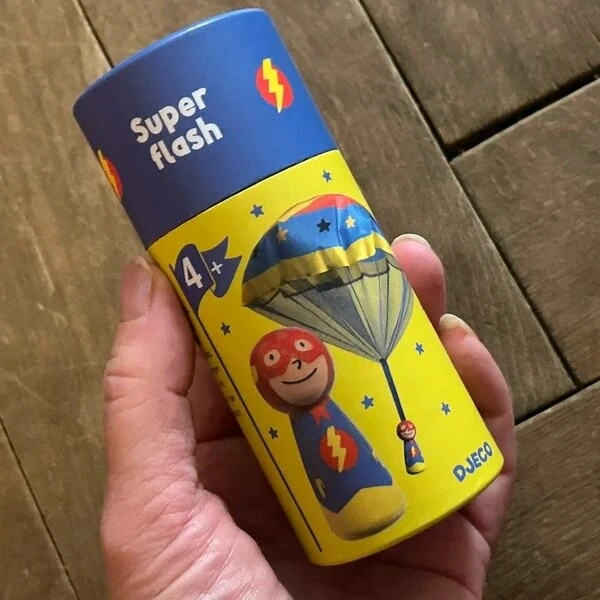 Dřevěný parašutista Flying Heroes - Super Flash