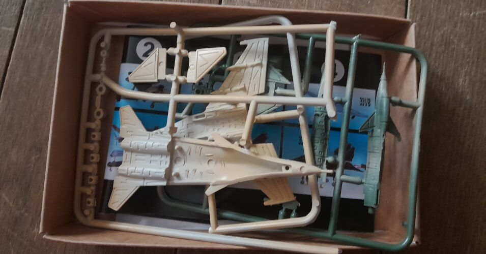 Dvě stíhací letadla - model