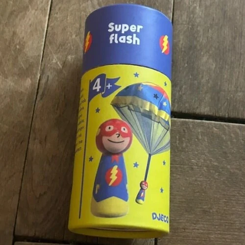 Dřevěný parašutista Flying Heroes - Super Flash