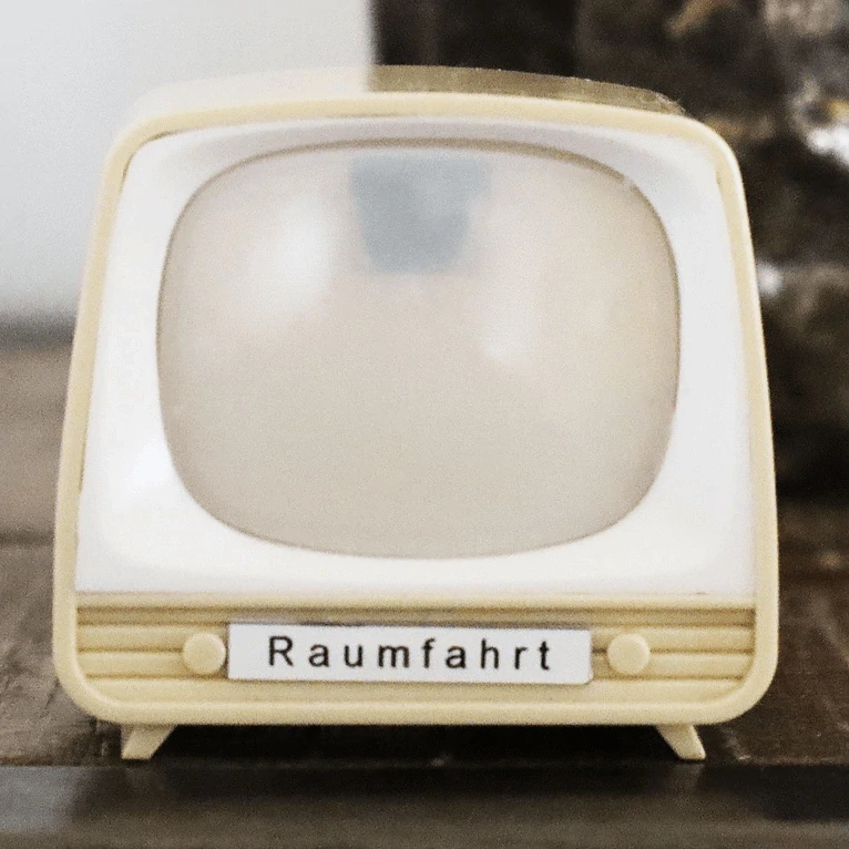 Vesmír - klikací TV (retro hračka)